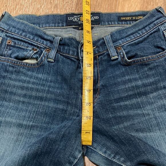 Lucky Brand Sweet N Low Boot Cut Medium Blue Wash Factory Faded Preowned Jeans - Picture 8 of 9